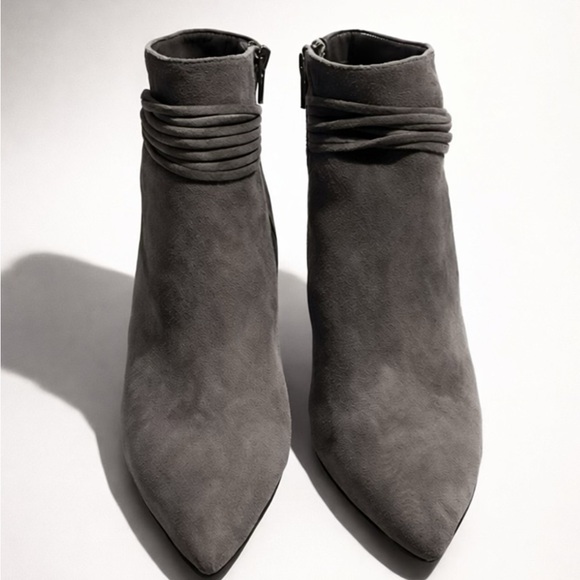 Bella-Vita Jani Booties / NWOT / MSRP $144 / Size 8W - Picture 8 of 9